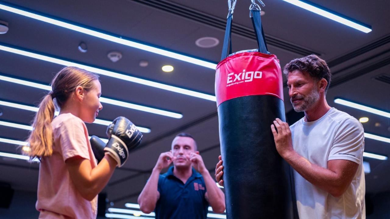 Jumeirah Beach Hotel Dubaj Kültér fotó A heavy bag